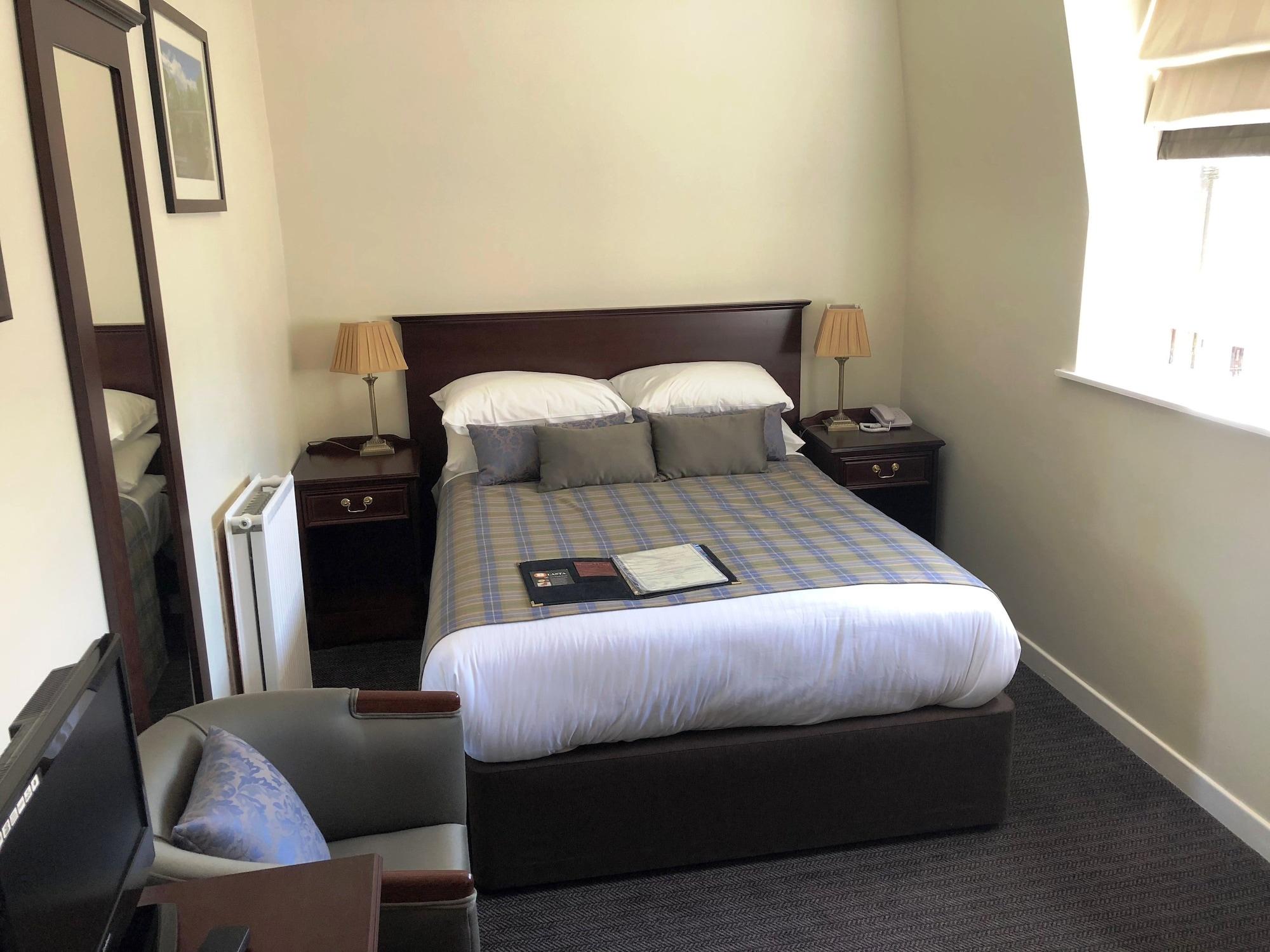 אובאן The Royal Hotel מראה חיצוני תמונה