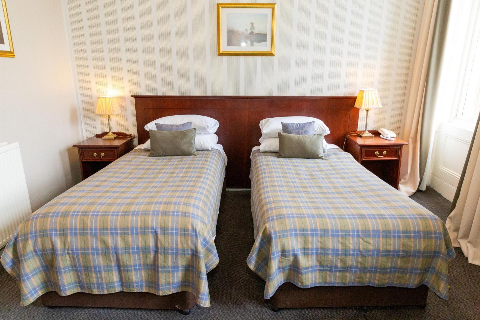 אובאן The Royal Hotel מראה חיצוני תמונה